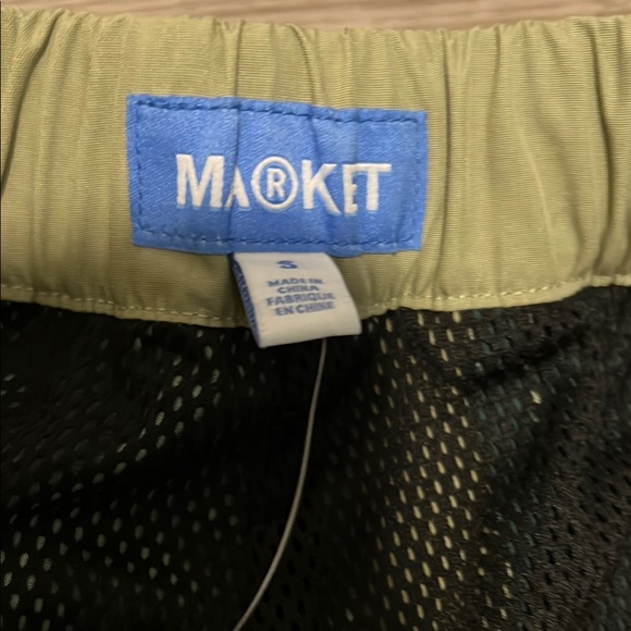 Colorblock tech Shorts with Logo Patch - Picture 3 of 6